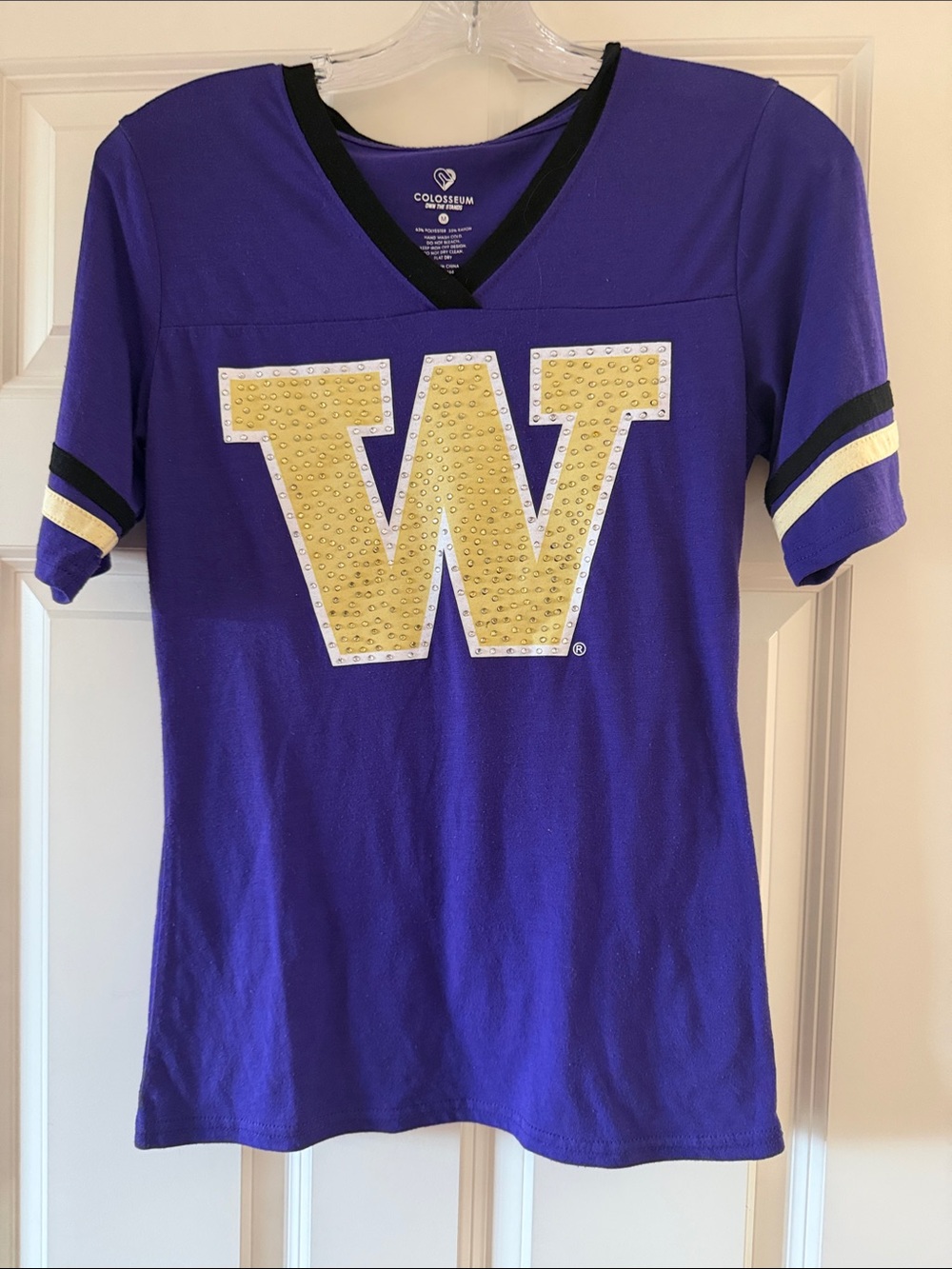 Colosseum Women’s University of Washington Huskies Short Sleeve V-Neck